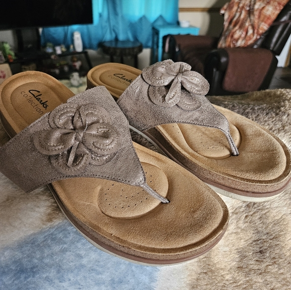 Clarks flip flops - Picture 4 of 5